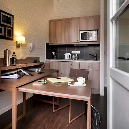 Adagio Place Kleber Aparthotel 4*